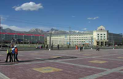 德令哈市区广场与城市建筑